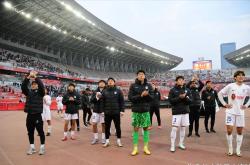 关于武汉三镇遭遇挑战，球员集体努力展现拼搏精神的信息