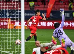 关于海港传射建功，AC米兰新星横空出世，场边球探频频记笔记的信息